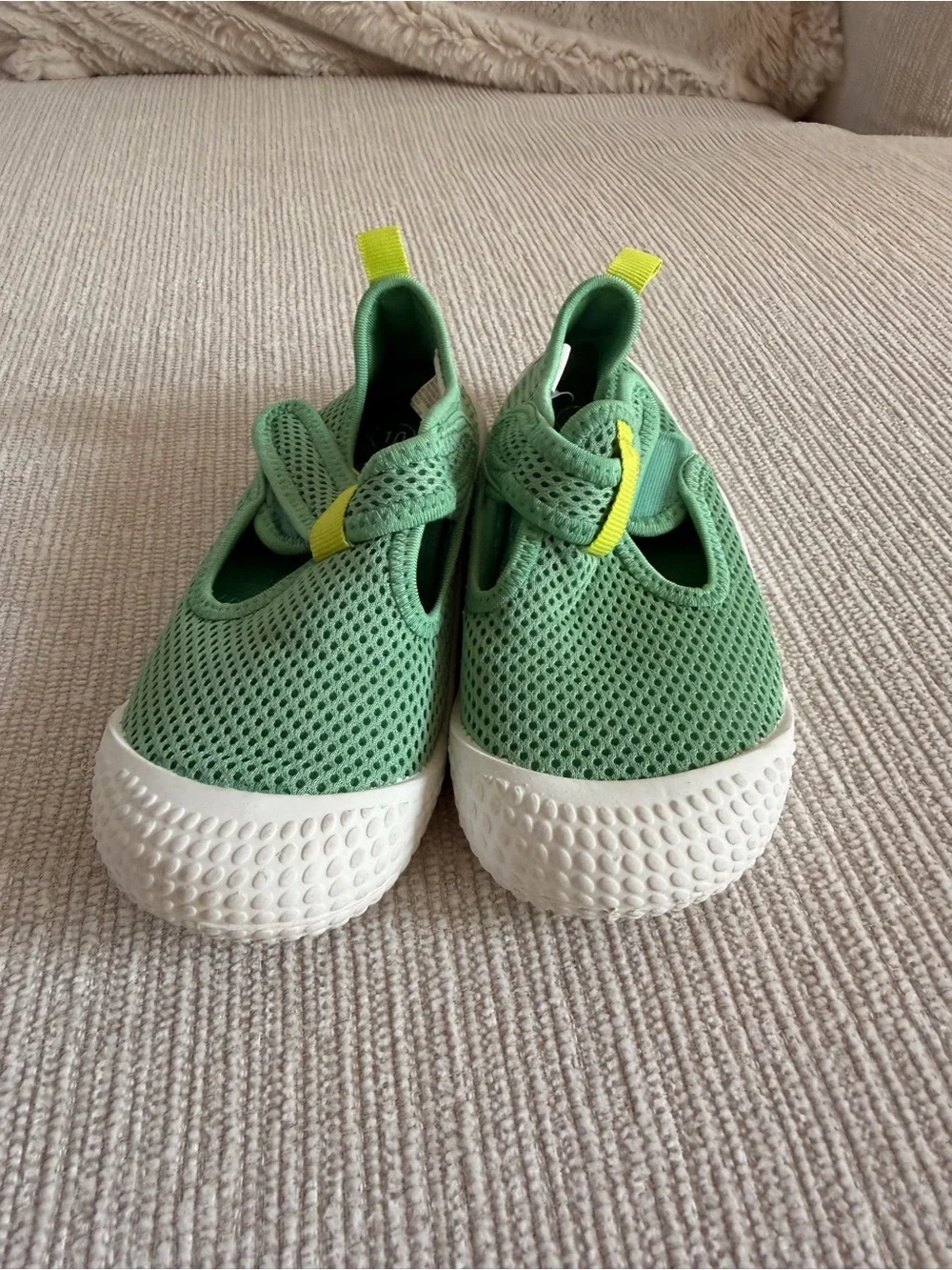 Cat & Jack Mint Green Mesh Water Shoes with White Toe 10T
